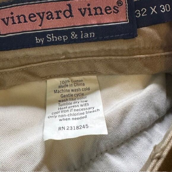 Vineyard Vines Men's 32W x 30" IS Khaki Chinos - Picture 2 of 5